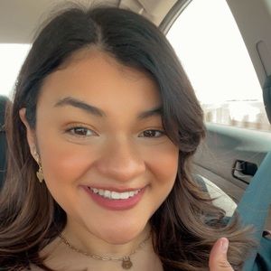 Meet your Posher, Carolina